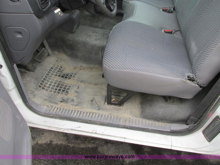 image for item F4184 2001 Dodge Ram 1500 pickup truck