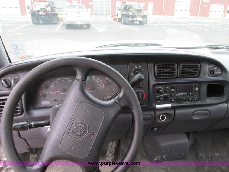 image for item F4184 2001 Dodge Ram 1500 pickup truck