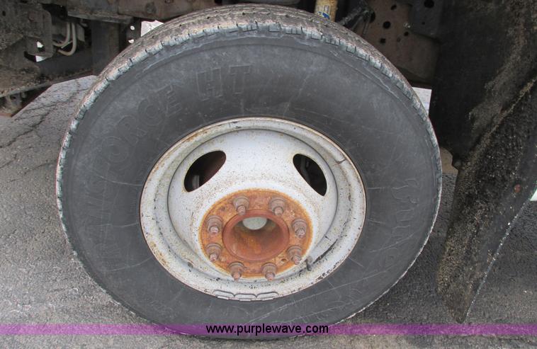 image for item F4185 2002 Ford F350 Super Duty pickup truck