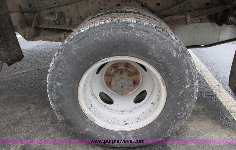 image for item F4185 2002 Ford F350 Super Duty pickup truck