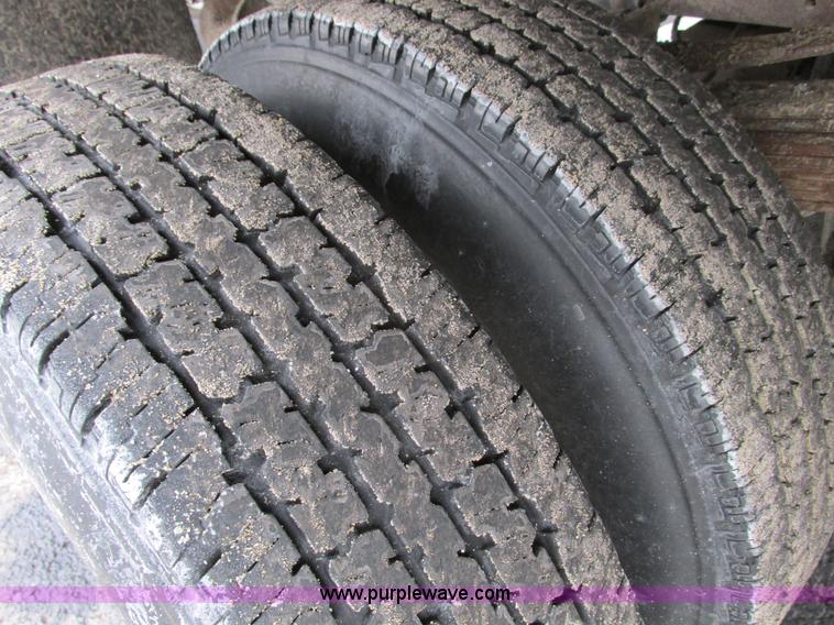 image for item F4185 2002 Ford F350 Super Duty pickup truck