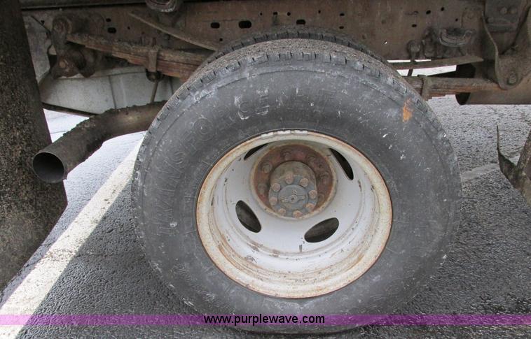 image for item F4185 2002 Ford F350 Super Duty pickup truck