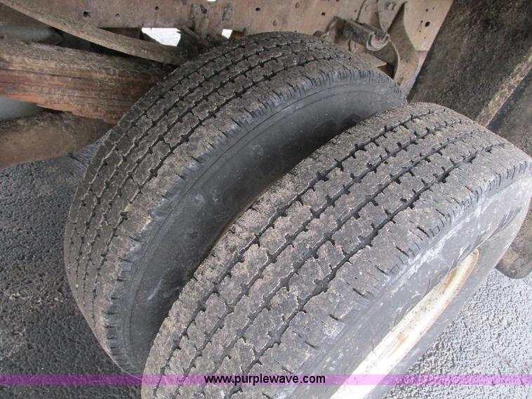 image for item F4185 2002 Ford F350 Super Duty pickup truck