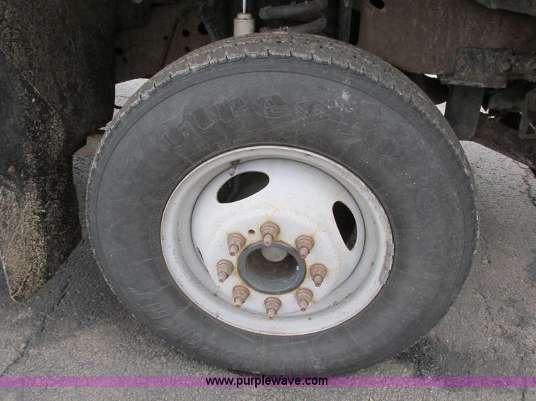 image for item F4185 2002 Ford F350 Super Duty pickup truck