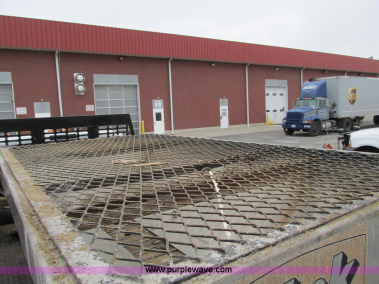 image for item F4185 2002 Ford F350 Super Duty pickup truck