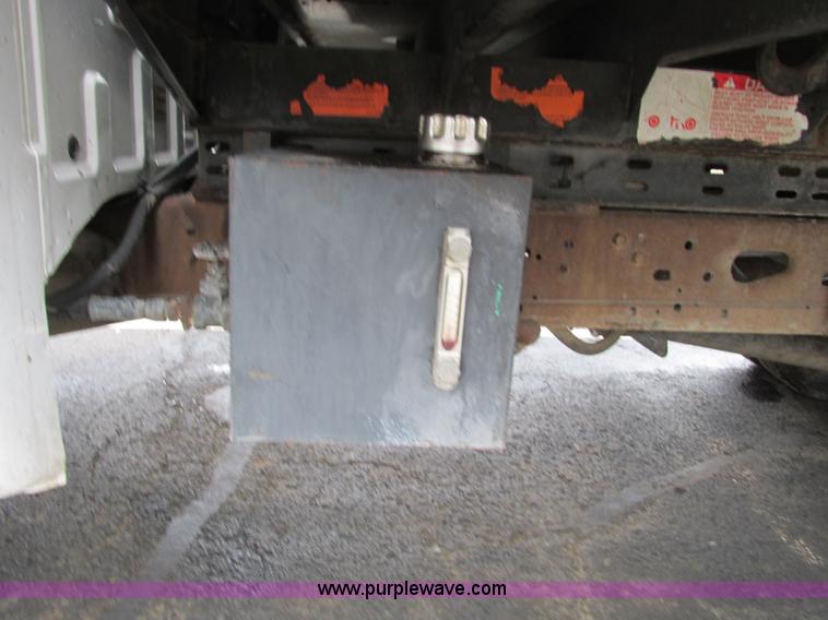 image for item F4185 2002 Ford F350 Super Duty pickup truck