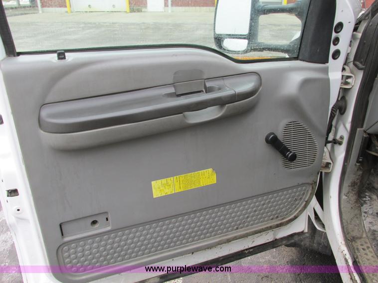 image for item F4185 2002 Ford F350 Super Duty pickup truck