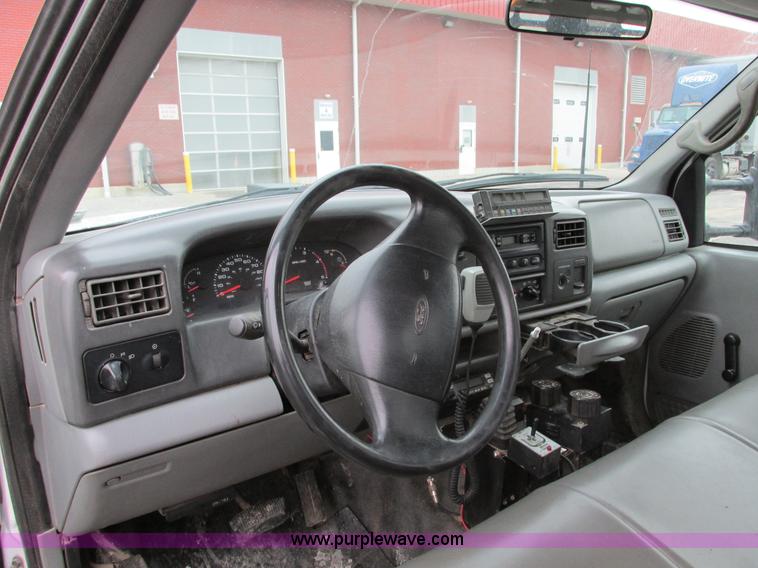 image for item F4185 2002 Ford F350 Super Duty pickup truck