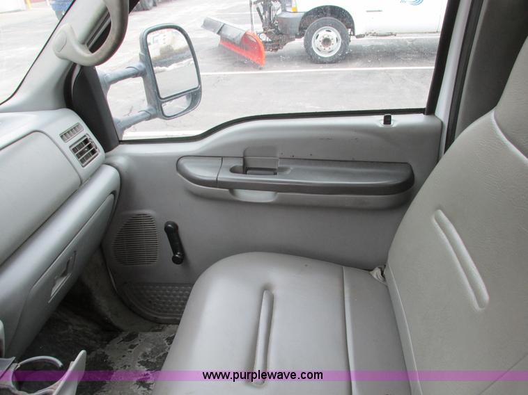 image for item F4185 2002 Ford F350 Super Duty pickup truck