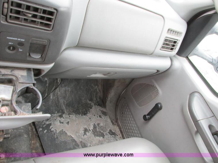 image for item F4185 2002 Ford F350 Super Duty pickup truck