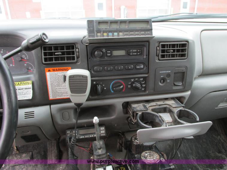 image for item F4185 2002 Ford F350 Super Duty pickup truck