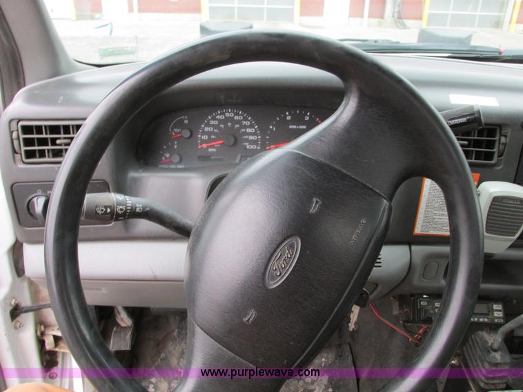 image for item F4185 2002 Ford F350 Super Duty pickup truck