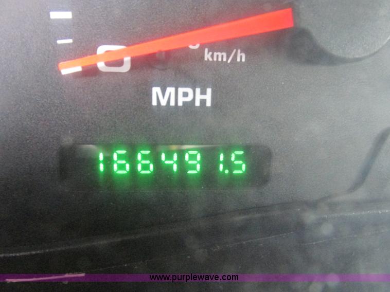 image for item F4185 2002 Ford F350 Super Duty pickup truck