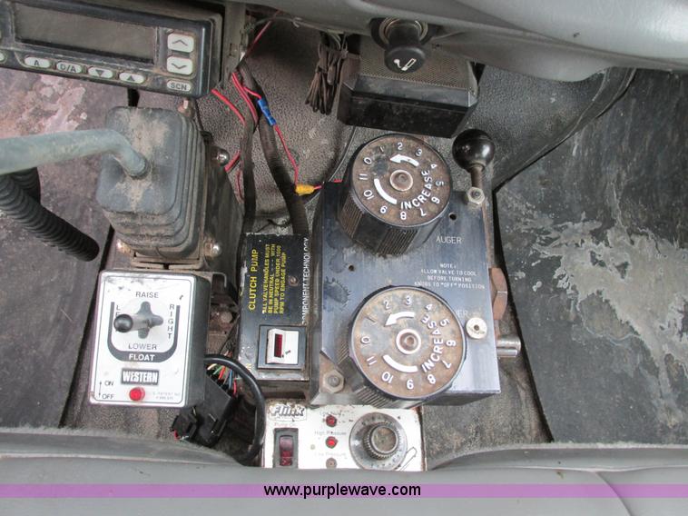 image for item F4185 2002 Ford F350 Super Duty pickup truck