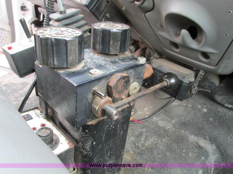 image for item F4185 2002 Ford F350 Super Duty pickup truck