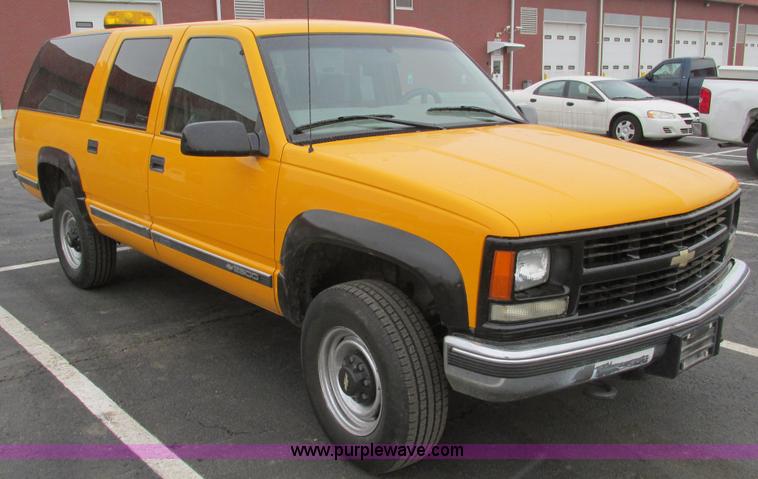 image for item F4189 1999 Chevrolet Suburban K2500 SUV