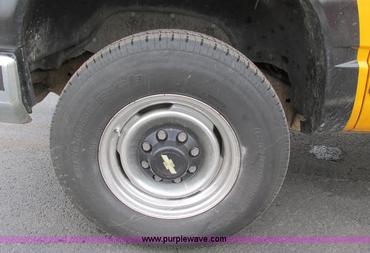 image for item F4189 1999 Chevrolet Suburban K2500 SUV