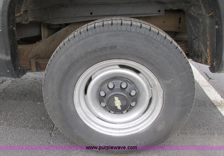 image for item F4189 1999 Chevrolet Suburban K2500 SUV