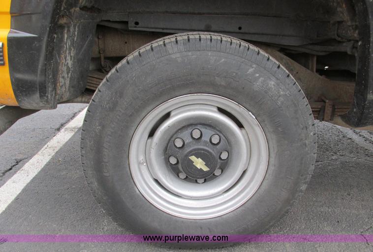 image for item F4189 1999 Chevrolet Suburban K2500 SUV