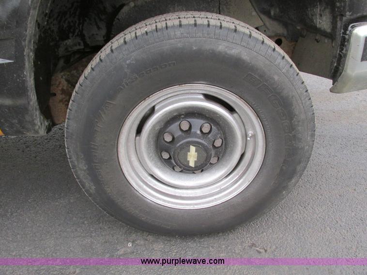 image for item F4189 1999 Chevrolet Suburban K2500 SUV