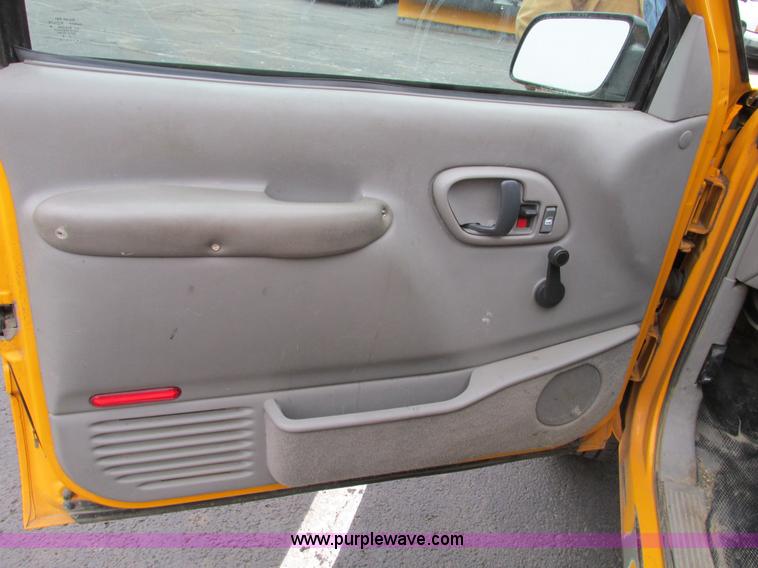 image for item F4189 1999 Chevrolet Suburban K2500 SUV