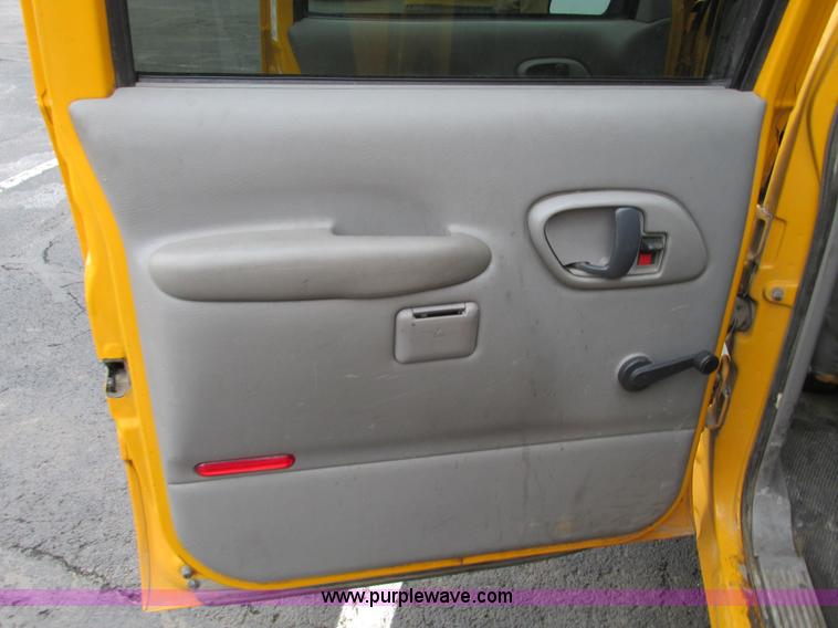 image for item F4189 1999 Chevrolet Suburban K2500 SUV