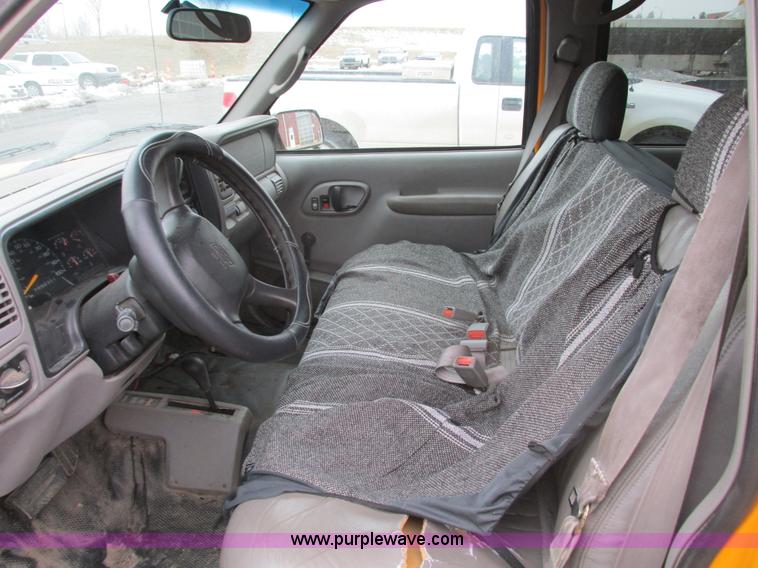 image for item F4189 1999 Chevrolet Suburban K2500 SUV