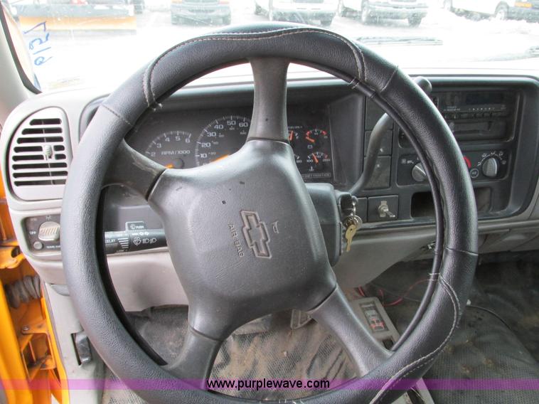 image for item F4189 1999 Chevrolet Suburban K2500 SUV
