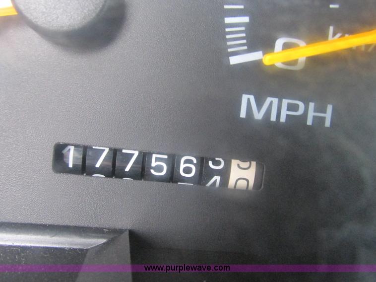 image for item F4189 1999 Chevrolet Suburban K2500 SUV