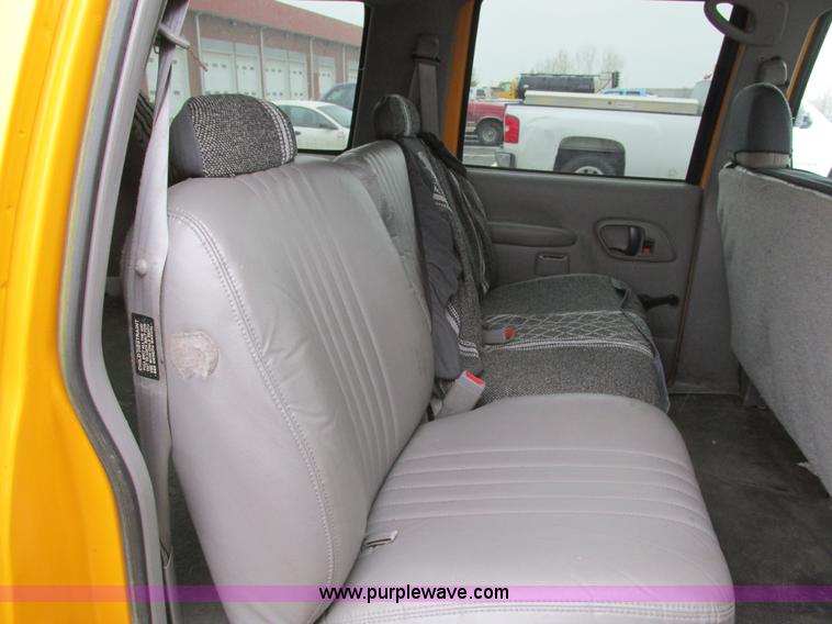 image for item F4189 1999 Chevrolet Suburban K2500 SUV