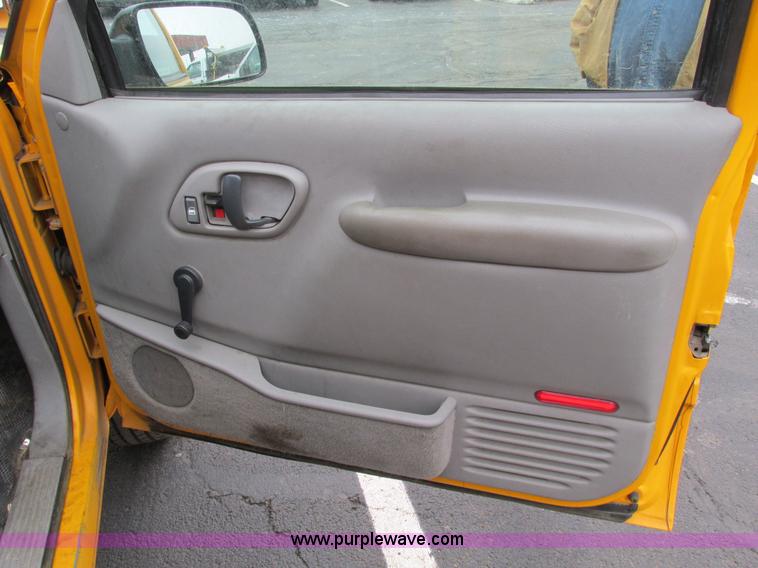 image for item F4189 1999 Chevrolet Suburban K2500 SUV