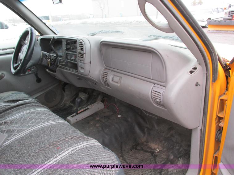 image for item F4189 1999 Chevrolet Suburban K2500 SUV