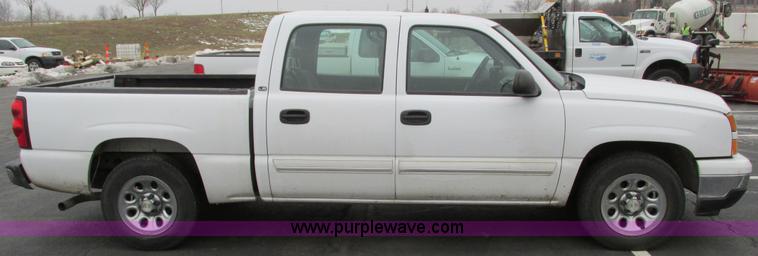 image for item F4190 2006 Chevrolet Silverado 1500 Crew Cab pickup truck