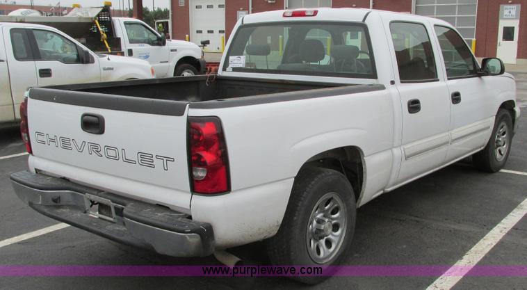 image for item F4190 2006 Chevrolet Silverado 1500 Crew Cab pickup truck