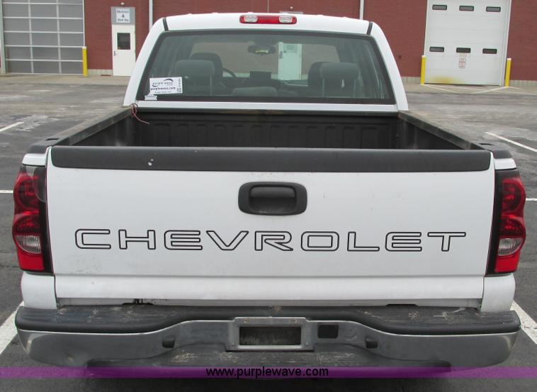 image for item F4190 2006 Chevrolet Silverado 1500 Crew Cab pickup truck