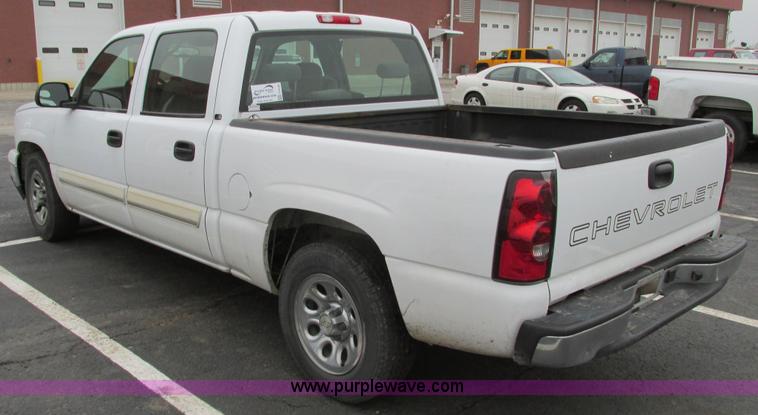 image for item F4190 2006 Chevrolet Silverado 1500 Crew Cab pickup truck