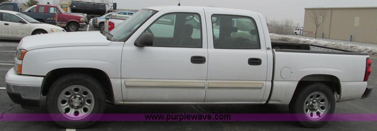 image for item F4190 2006 Chevrolet Silverado 1500 Crew Cab pickup truck