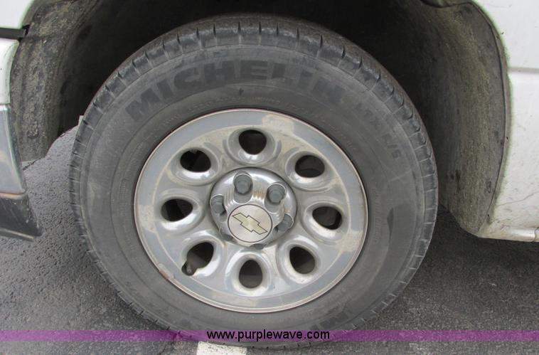 image for item F4190 2006 Chevrolet Silverado 1500 Crew Cab pickup truck