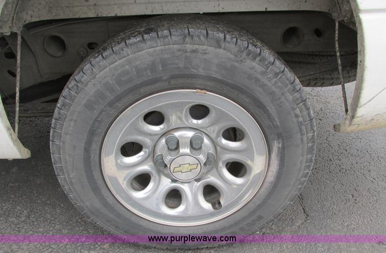 image for item F4190 2006 Chevrolet Silverado 1500 Crew Cab pickup truck