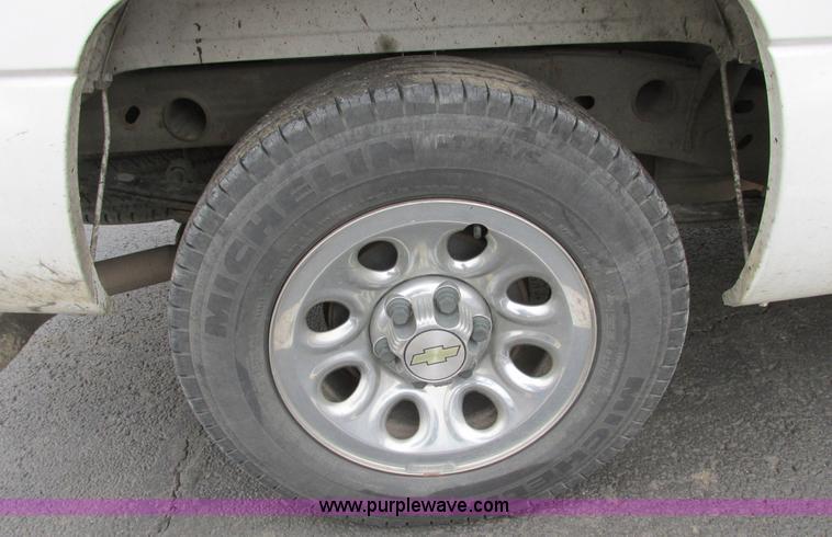 image for item F4190 2006 Chevrolet Silverado 1500 Crew Cab pickup truck