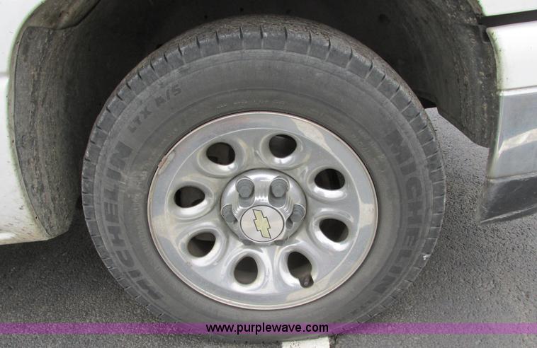 image for item F4190 2006 Chevrolet Silverado 1500 Crew Cab pickup truck