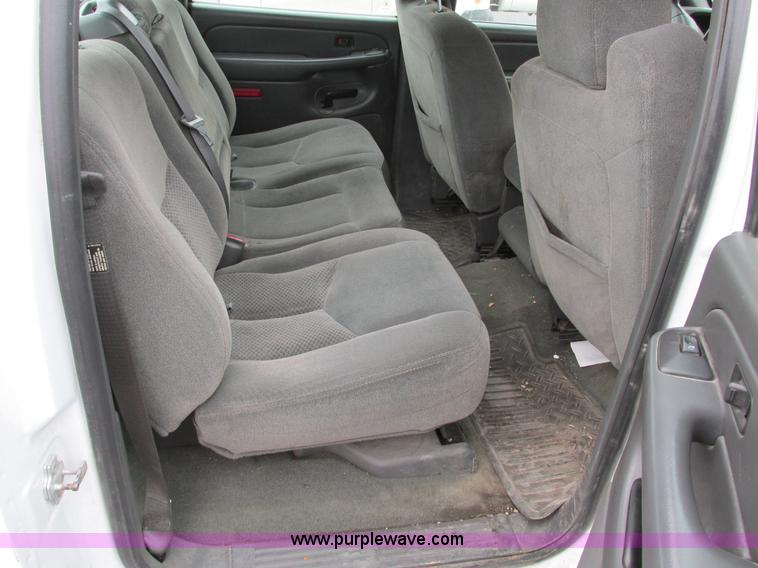 image for item F4190 2006 Chevrolet Silverado 1500 Crew Cab pickup truck