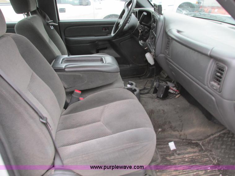 image for item F4190 2006 Chevrolet Silverado 1500 Crew Cab pickup truck