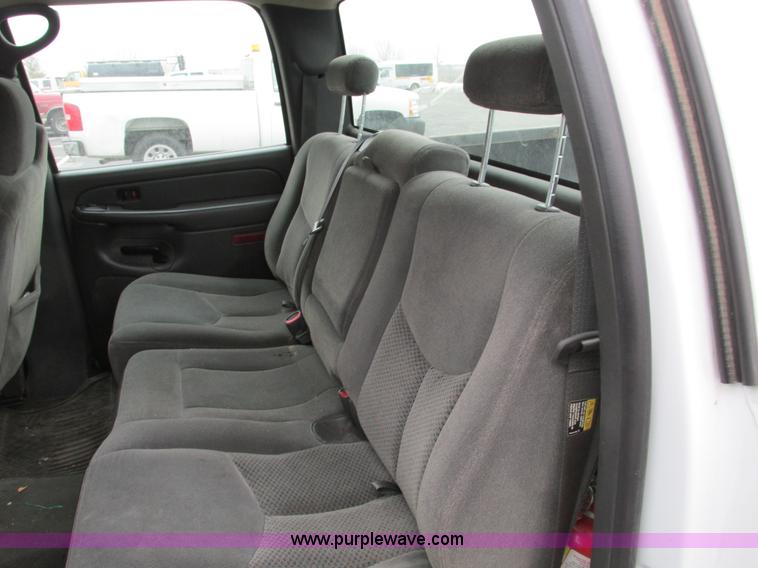 image for item F4190 2006 Chevrolet Silverado 1500 Crew Cab pickup truck