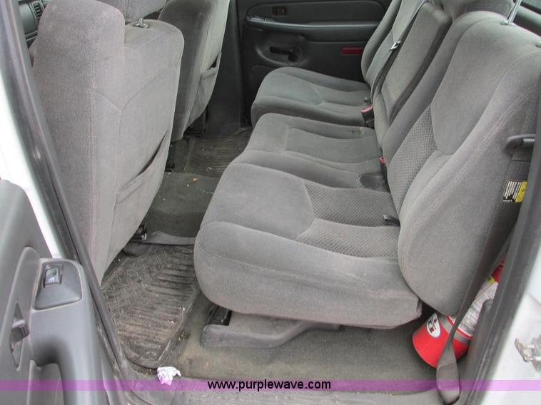 image for item F4190 2006 Chevrolet Silverado 1500 Crew Cab pickup truck