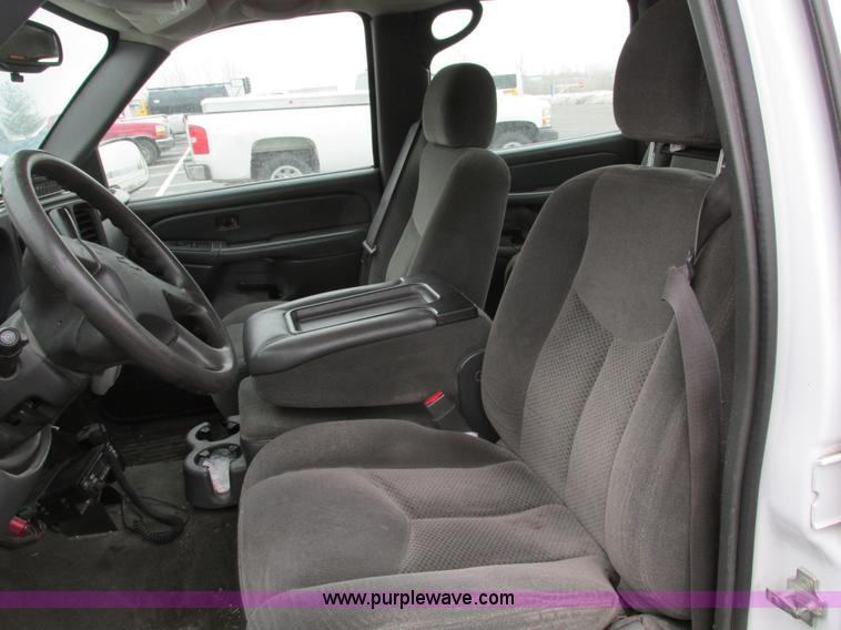 image for item F4190 2006 Chevrolet Silverado 1500 Crew Cab pickup truck