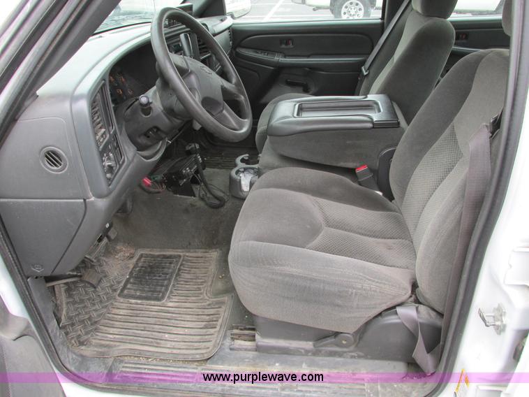 image for item F4190 2006 Chevrolet Silverado 1500 Crew Cab pickup truck