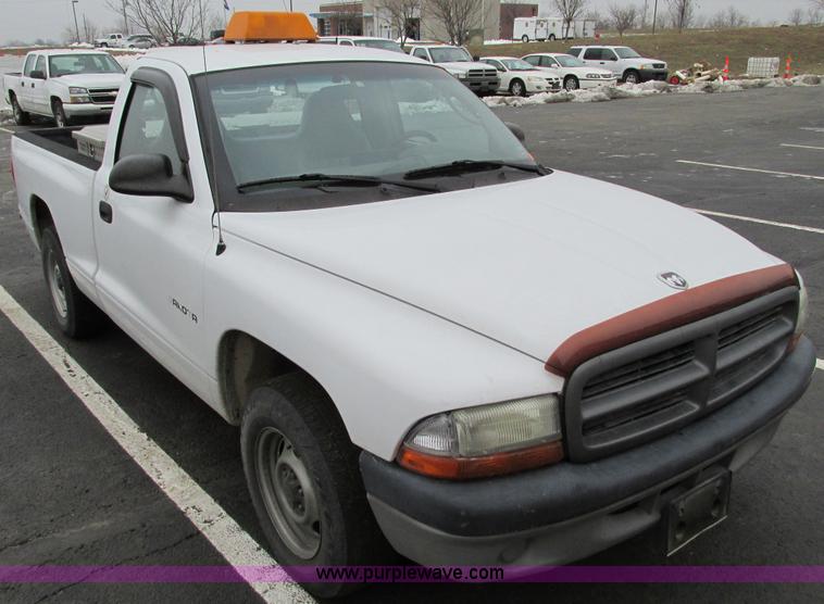 image for item F4191 2001 Dodge Dakota pickup truck