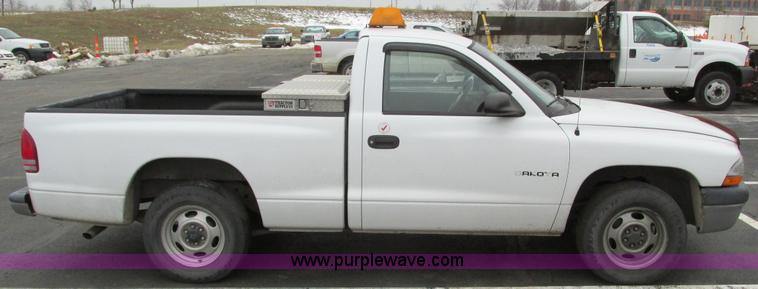 image for item F4191 2001 Dodge Dakota pickup truck