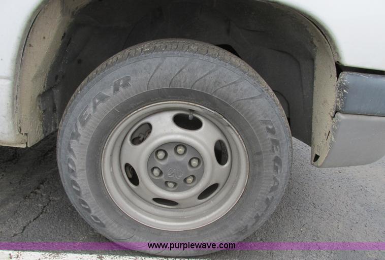 image for item F4191 2001 Dodge Dakota pickup truck